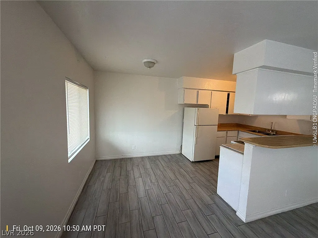 2 bed, 1.0 bath, 3290 sqft, $900 — Photo 3