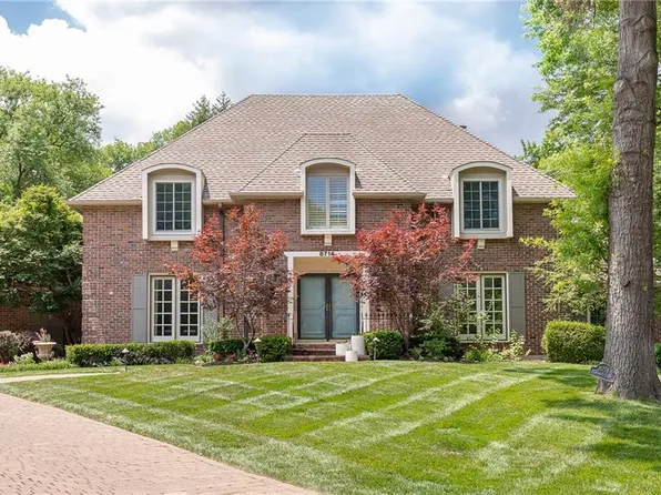 8714 Cherokee Ln, Leawood, KS 66206