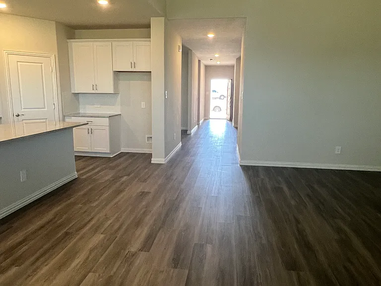 4005 Turpin Dr — Photo 2