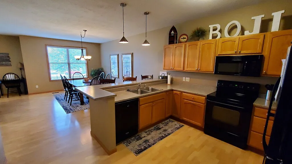 4 bed, 1700 sqft, $3,500 — Photo 4
