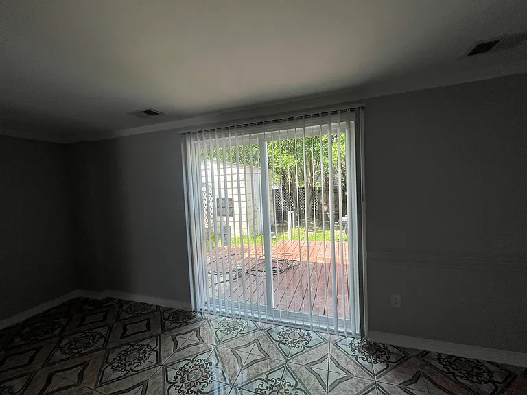 9657 Springfield Woods Ct — Photo 6
