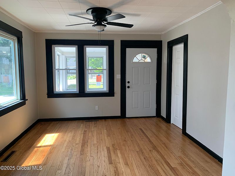 5th image of 618 Poutre Avenue