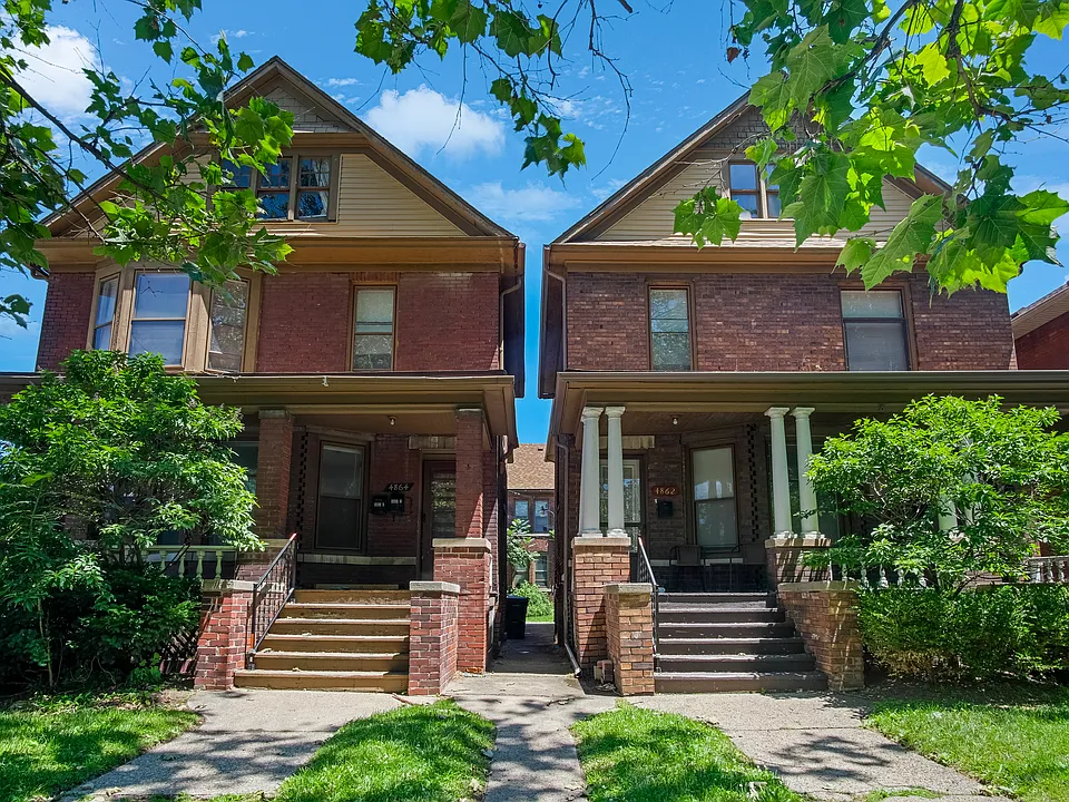 1533 W Warren Ave