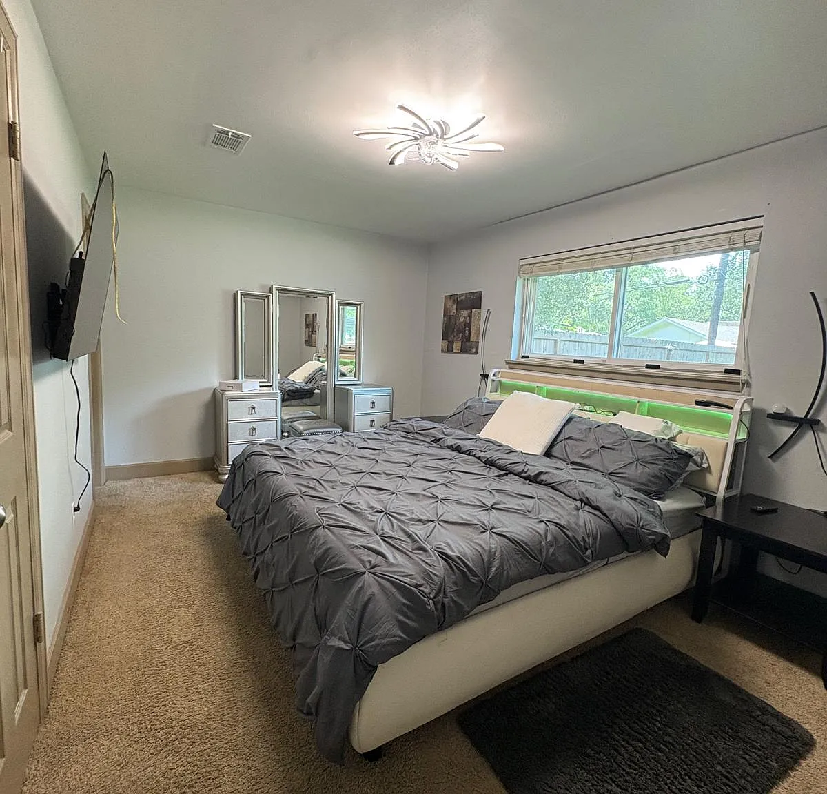 3 bed, 1921 sqft, $3,600 — Photo 1
