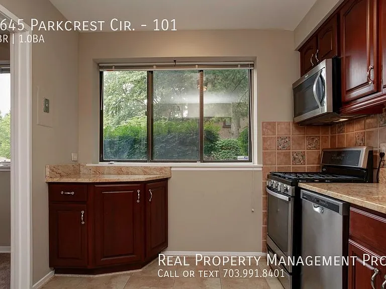 1645 Parkcrest Cir #101 — Photo 4