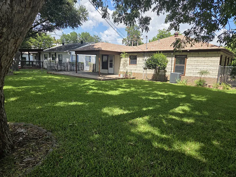1309 Shady Ln — Photo 15
