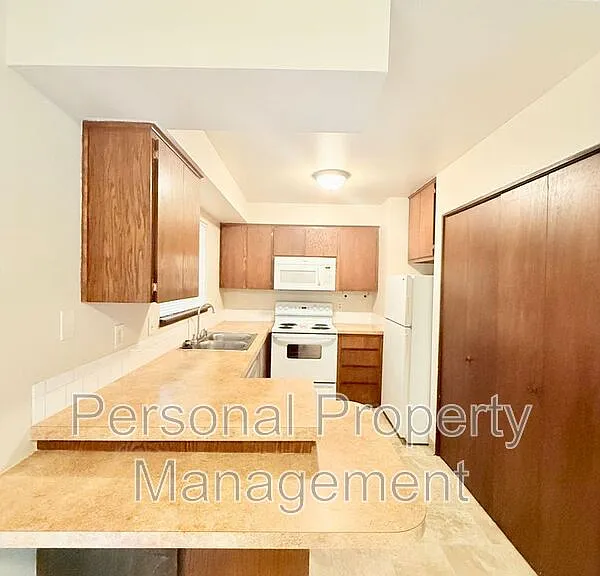 1335 Z St #D — Photo 2