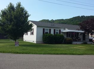 1462 Sattes Cir, Nitro, WV 25143