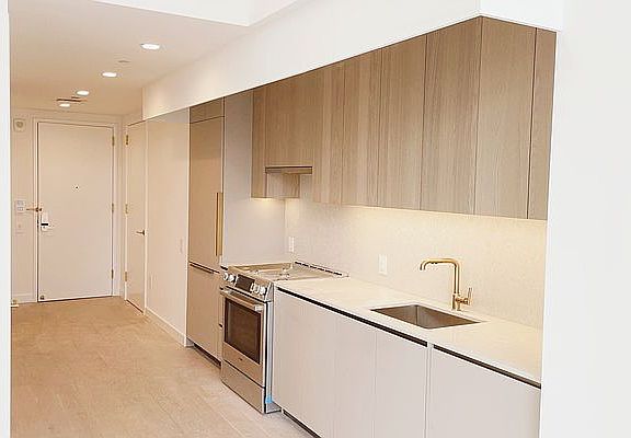 3rd image of 3 Court Sq APT 603