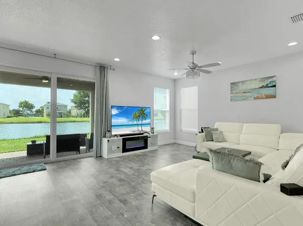 1956 NW Cataluna Circle, Port St Lucie, FL 34986