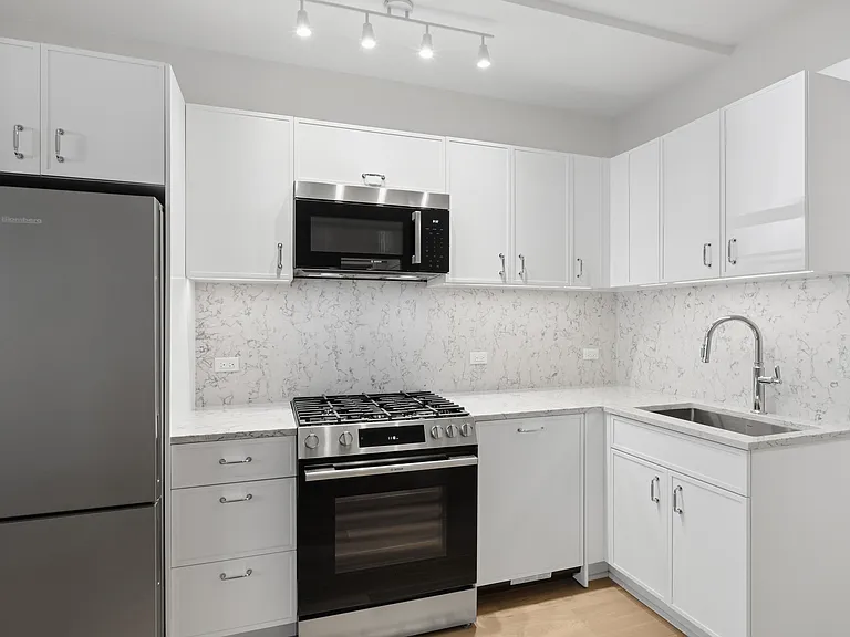 85 E End Ave #1C — Photo 4