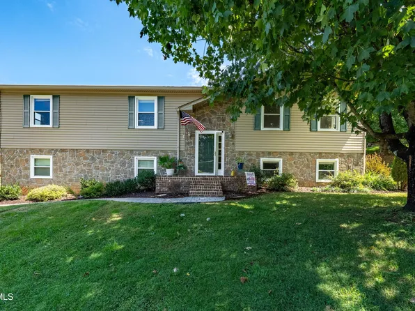 135 Heather Ln, Johnson City, TN 37601