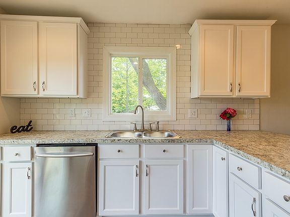 5th image of 32775 Lone Pine Dr
