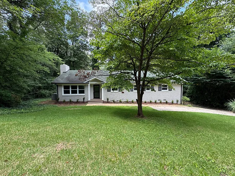 204 Glen Ridge Rd NE — Photo 3