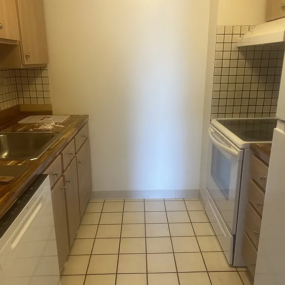 750 Davol St #221 — Photo 2