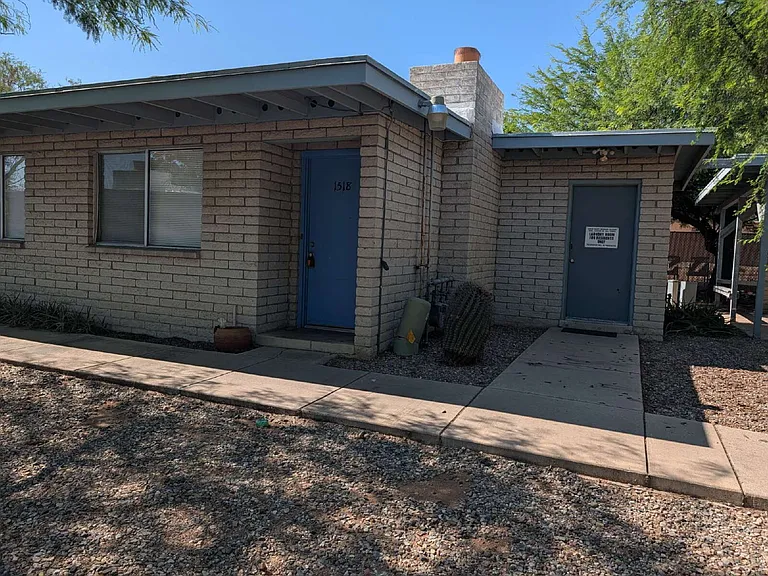 2 bed, 1.0 bath, 798 sqft, $1,200 — Photo 2