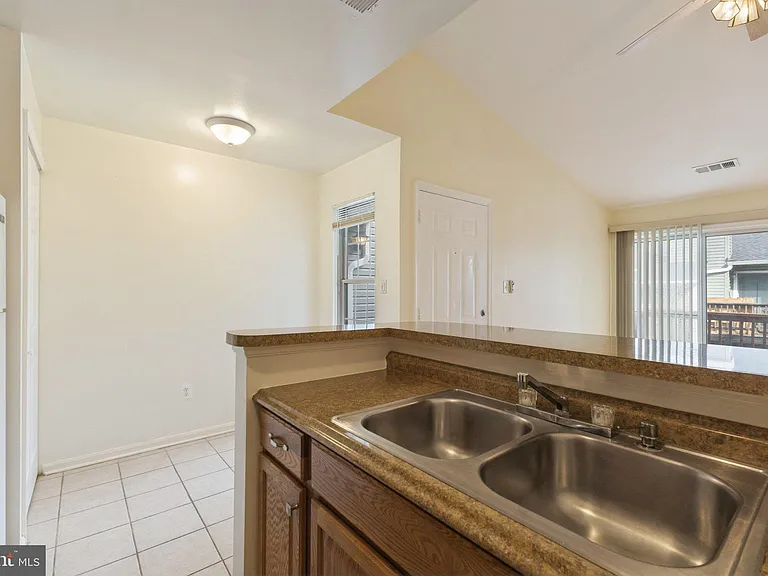 8633 Beekman Pl #C — Photo 7