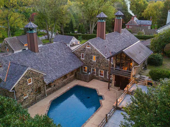 4109 Goshen Rd, Newtown Square, PA 19073
