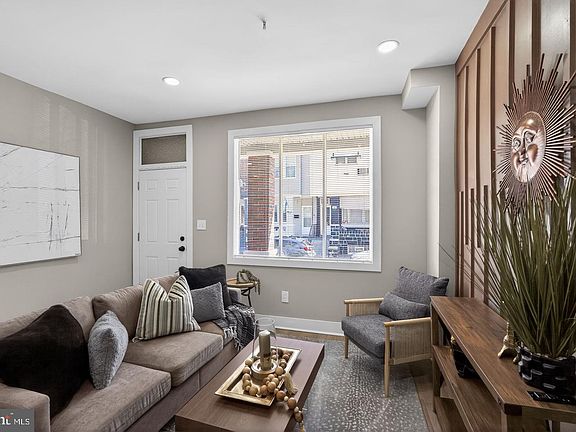 3rd image of 2518 S American St