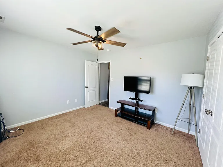 641 Hogart St — Photo 12