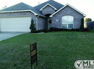 903 Alpine St, Forney, TX 75126