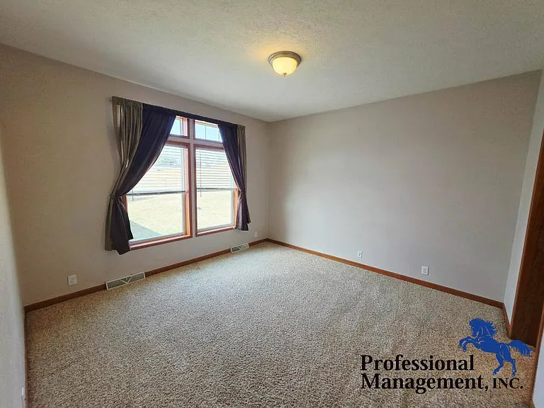 3914 Lasso Ln — Photo 5