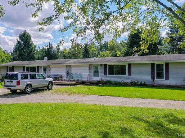 5920 Campbell Corners Dr, Howell, MI 48855