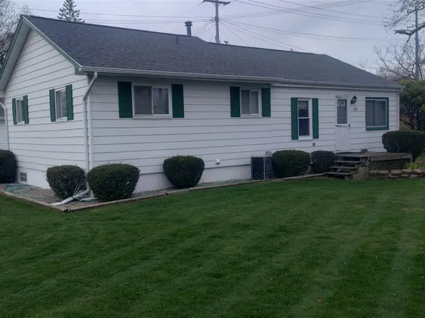 520 Whipple St, South Lyon, MI 48178