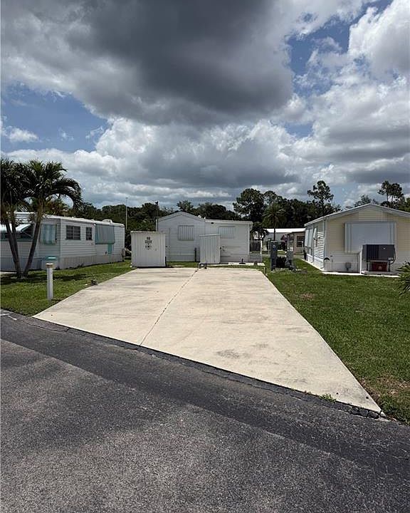 1st image of 18 Jade DR