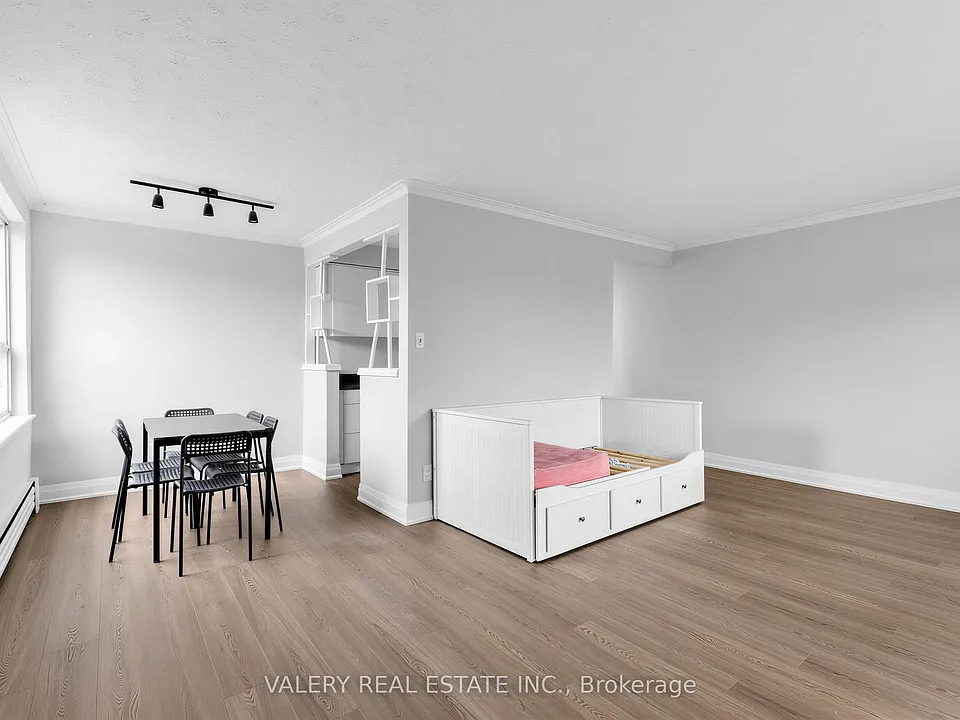 12 Westgate Blvd #5