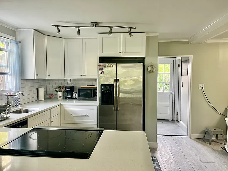 76 Silver Beach Ave — Photo 8