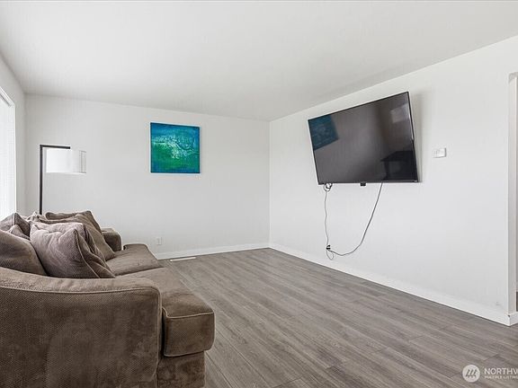 3rd image of 262 N Earl Road