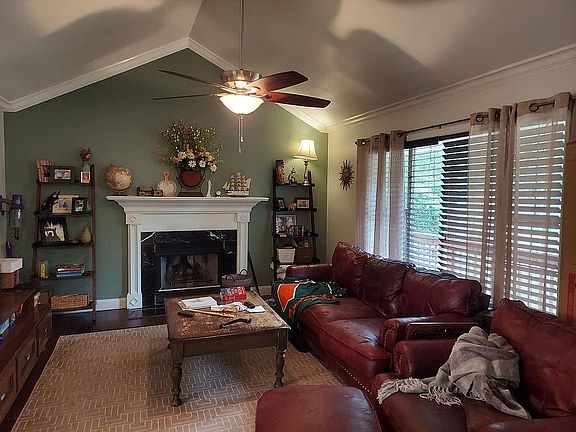 3rd image of 12 Stillwater Ct