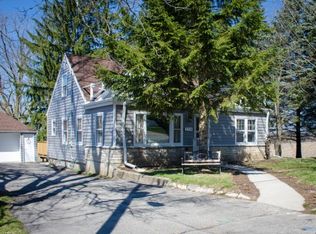 2218 Salisbury Rd, West Bend, WI 53090