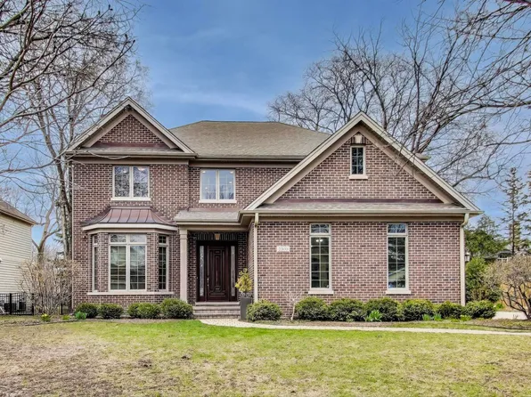 2300 Dehne Rd, Northbrook, IL 60062
