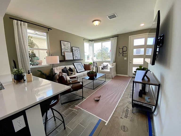 2052 N Rogers Ln — Photo 4