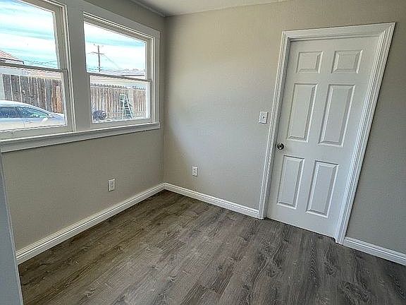 5th image of 411 Van Buren St