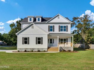 102 Shore Ct, Sneads Ferry, NC 28460