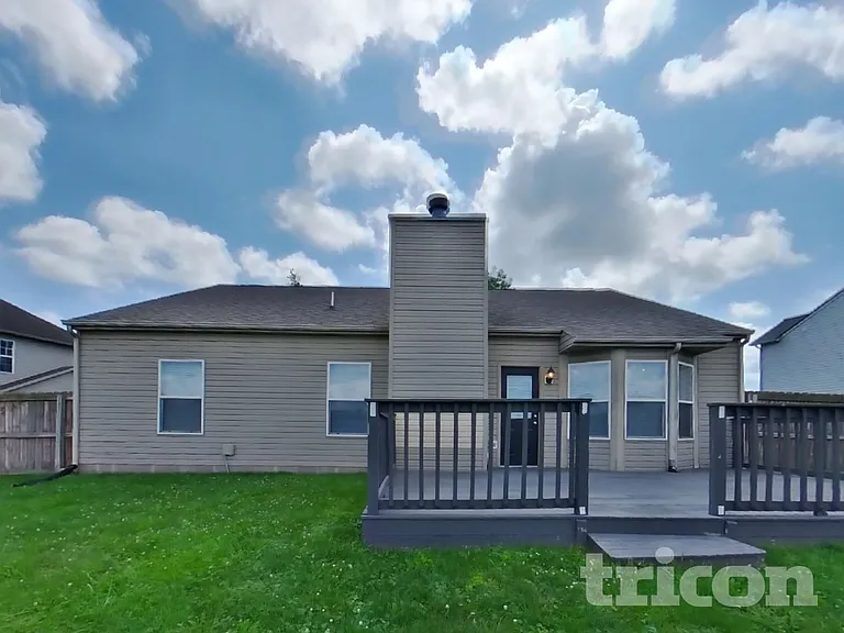 477 Yorktown Ln — Photo 15