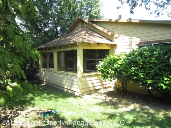 1975 Spring St, Medford, OR 97504
