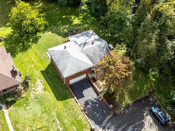 2nd image of 611 Dixie Dr