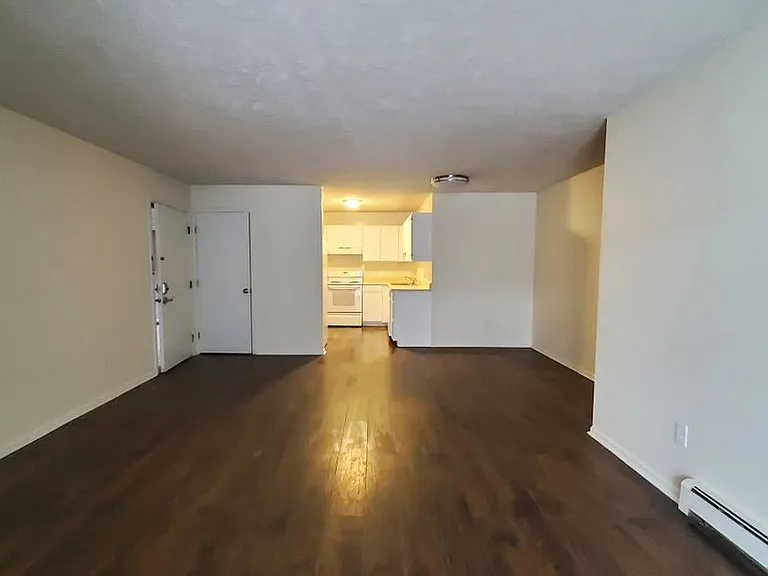 414-417 426 Munson Pl — Photo 4