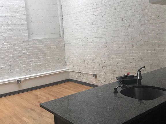 4th image of 325 Brown St
