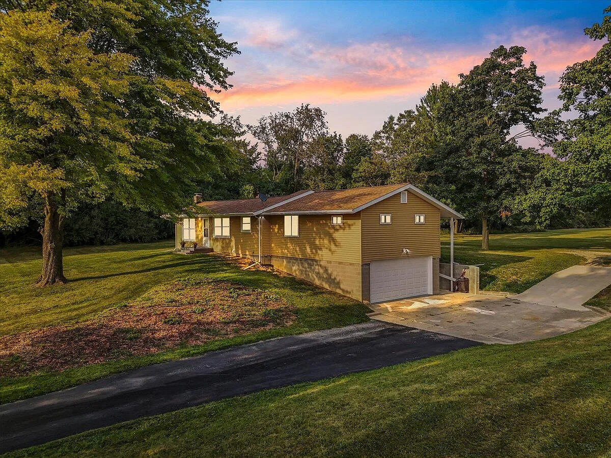 5615 Munger Rd photo 1