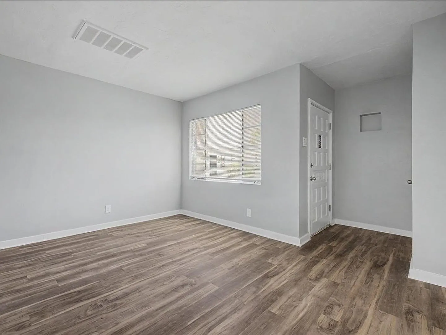 Cozy & Modern 2-Bedroom Home — Photo 4