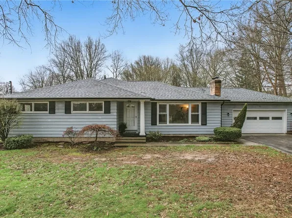 836 Karen Ln, Hermitage, PA 16148