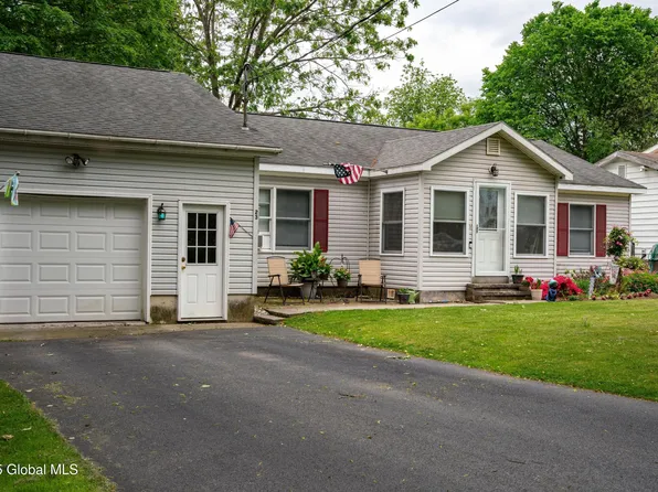 23 Thornberry Drive, Glens Falls, NY 12801