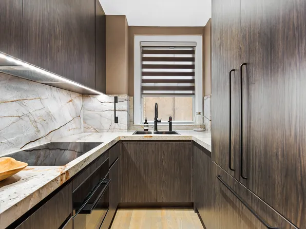 40 West 55th Street image 2 of 17