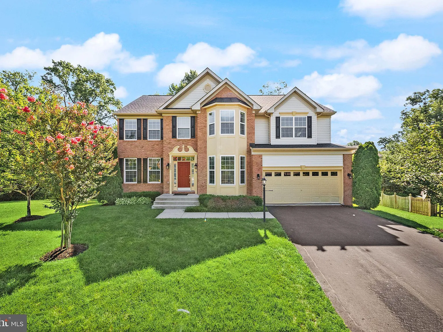 4 bed, 3.5 bath, 4192 sqft, $4,250 — Photo 1
