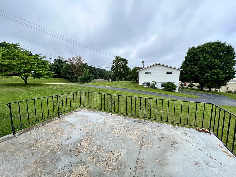 101 Londonderry Rd — Photo 22
